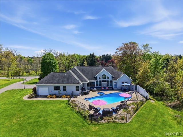 6784 Milestrip Road, Orchard Park, NY 14127