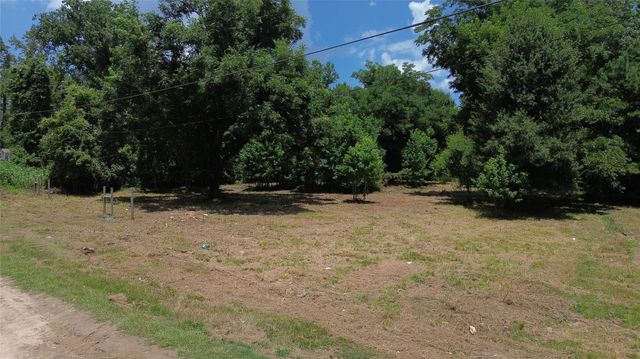 40 Private Road 6444, Dayton, TX 77535