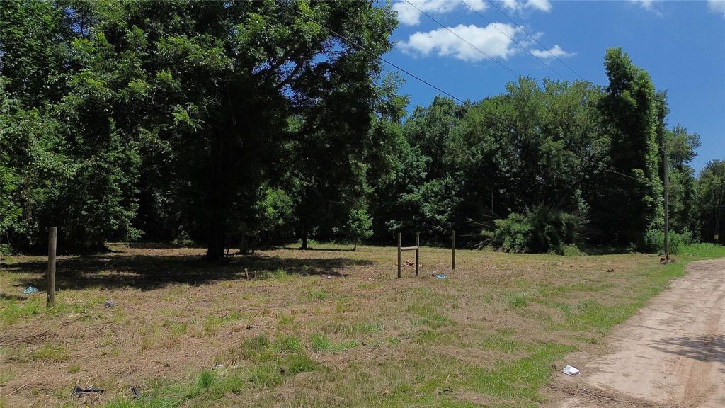 40 Private Road 6444, Dayton, TX 77535