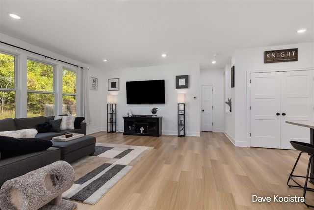 1657 SW Mulligan Drive, Wyoming, MI 49519