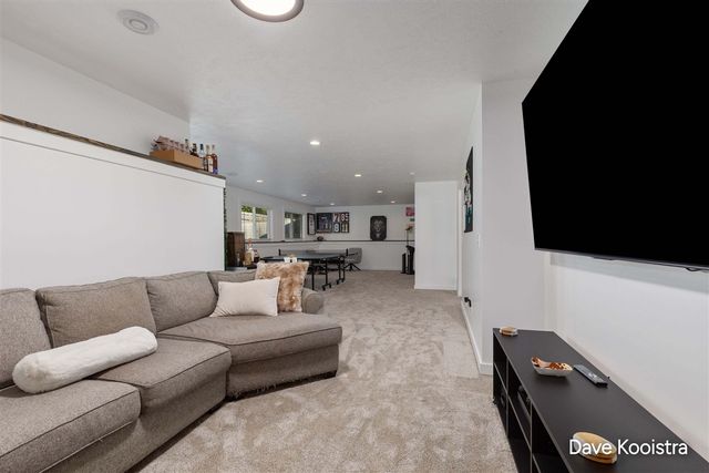 1657 SW Mulligan Drive, Wyoming, MI 49519