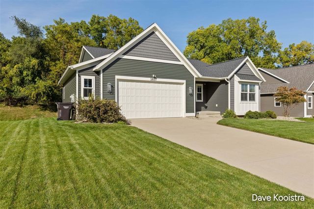 1657 SW Mulligan Drive, Wyoming, MI 49519