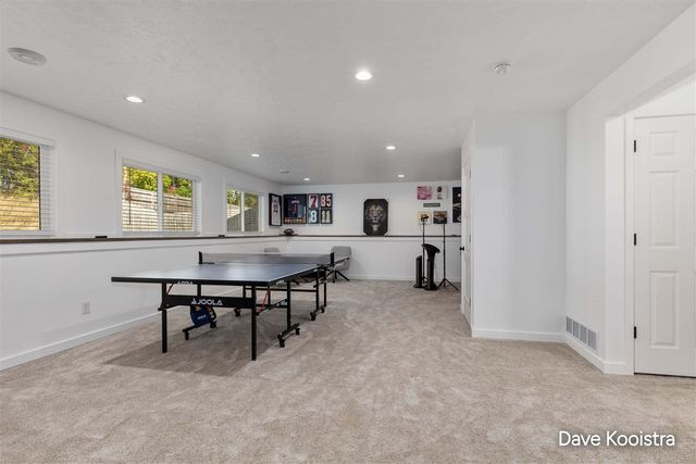 1657 SW Mulligan Drive, Wyoming, MI 49519