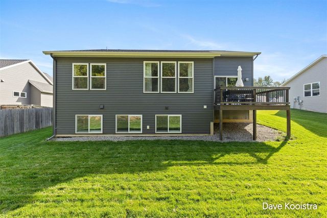 1657 SW Mulligan Drive, Wyoming, MI 49519