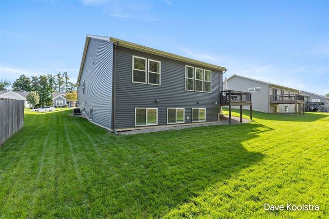 1657 SW Mulligan Drive, Wyoming, MI 49519