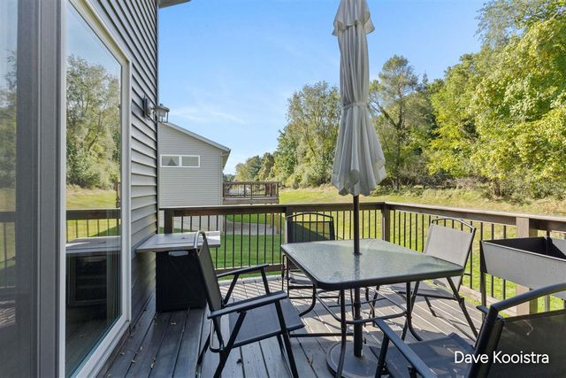 1657 SW Mulligan Drive, Wyoming, MI 49519