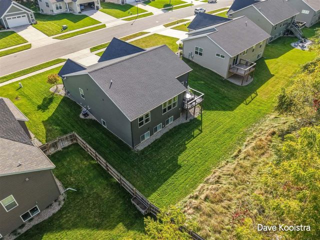 1657 SW Mulligan Drive, Wyoming, MI 49519