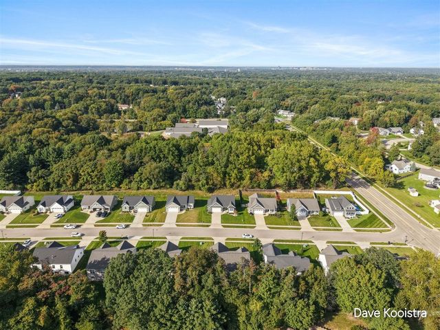 1657 SW Mulligan Drive, Wyoming, MI 49519