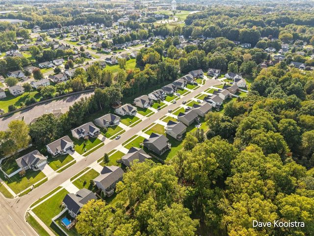 1657 SW Mulligan Drive, Wyoming, MI 49519