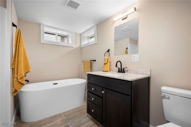 8906 Behrwald Avenue, Brooklyn, OH 44144