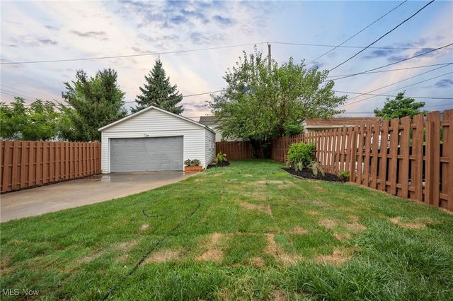 8906 Behrwald Avenue, Brooklyn, OH 44144