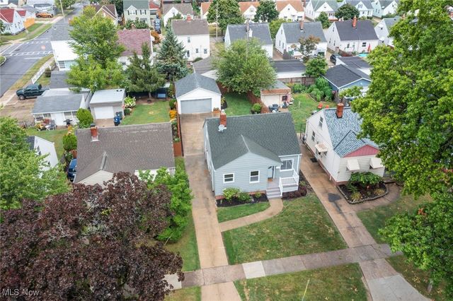 8906 Behrwald Avenue, Brooklyn, OH 44144