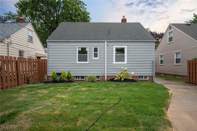 8906 Behrwald Avenue, Brooklyn, OH 44144