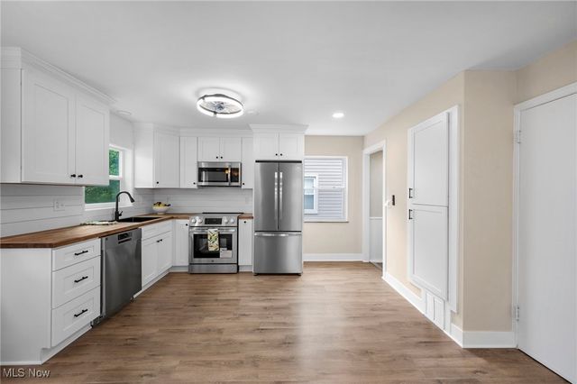 8906 Behrwald Avenue, Brooklyn, OH 44144