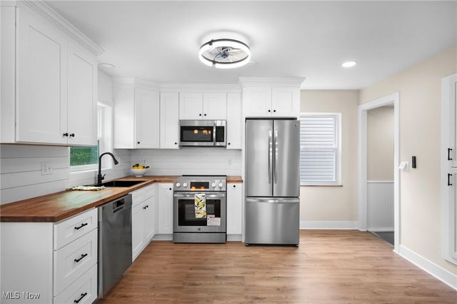 8906 Behrwald Avenue, Brooklyn, OH 44144