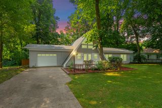 1900 Derfla Dr, Saint Joseph, MI 49085