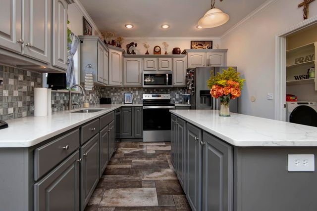 406 S Chestnut Hills Drive, Republic, MO 65738