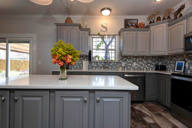 406 S Chestnut Hills Drive, Republic, MO 65738