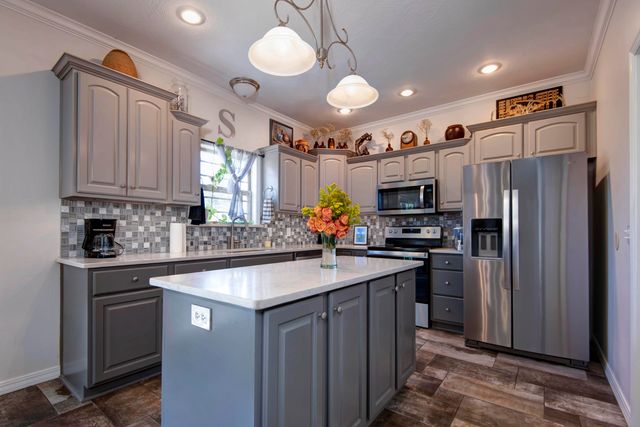 406 S Chestnut Hills Drive, Republic, MO 65738