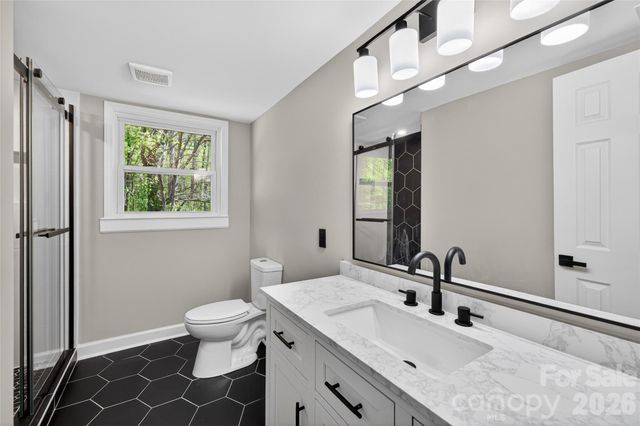 300 Dollar Circle, Charlotte, NC 28270