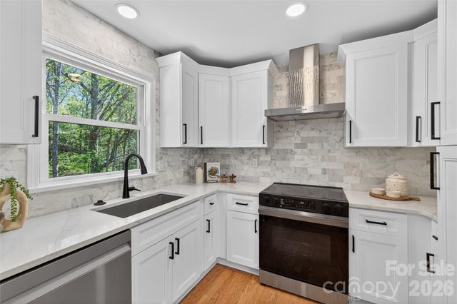 300 Dollar Circle, Charlotte, NC 28270