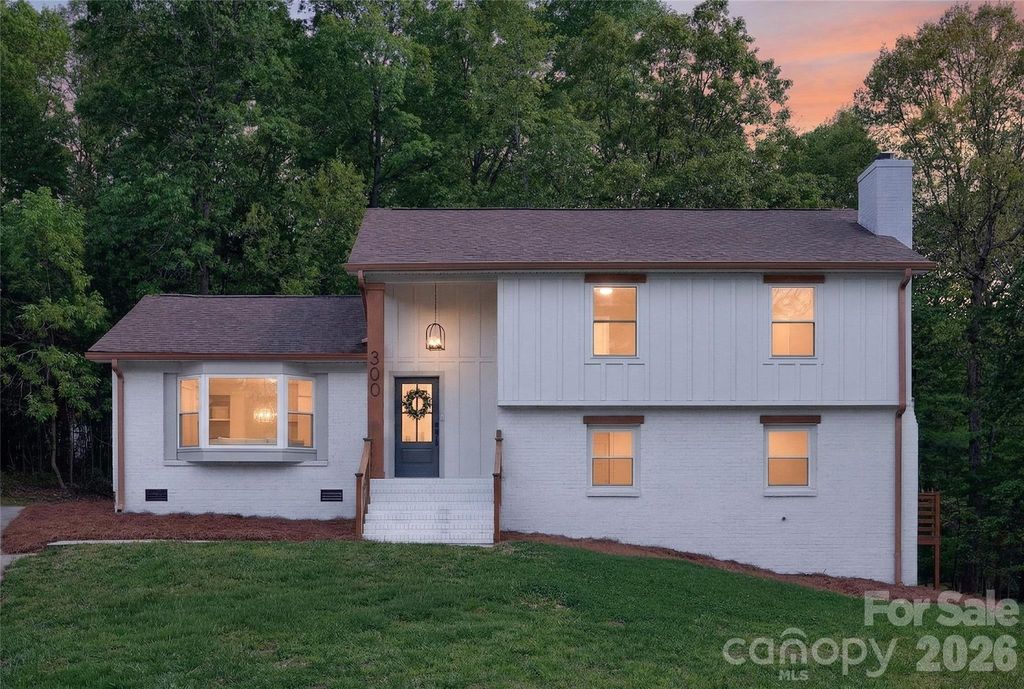 300 Dollar Circle, Charlotte, NC 28270