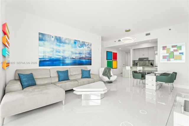 950 Brickell Bay Dr 4710, Miami, FL 33131