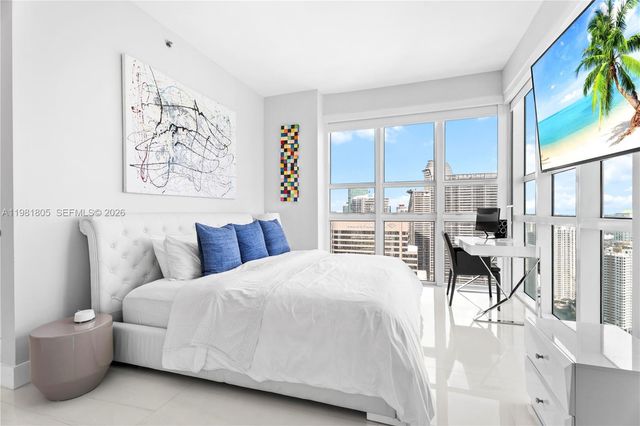 950 Brickell Bay Dr 4710, Miami, FL 33131