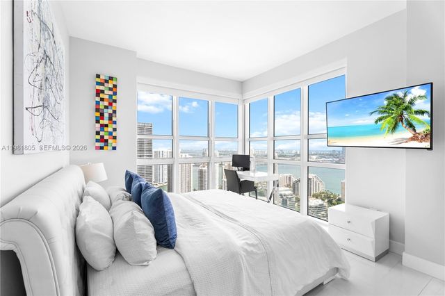 950 Brickell Bay Dr 4710, Miami, FL 33131