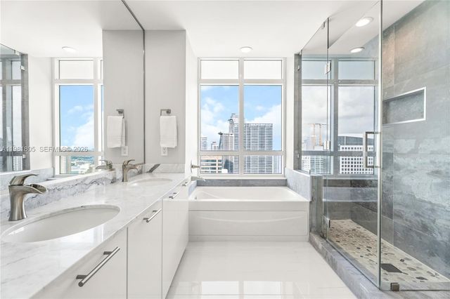 950 Brickell Bay Dr 4710, Miami, FL 33131