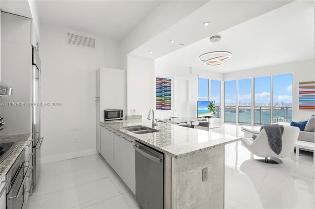 950 Brickell Bay Dr 4710, Miami, FL 33131