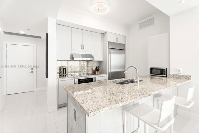 950 Brickell Bay Dr 4710, Miami, FL 33131