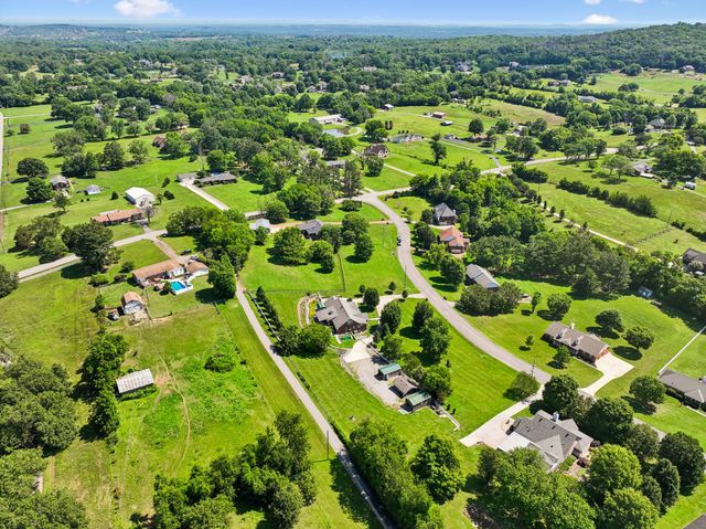 433 Bonnie Valley Dr, Lebanon, TN 37087