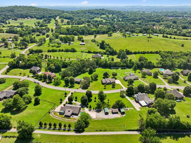 433 Bonnie Valley Dr, Lebanon, TN 37087