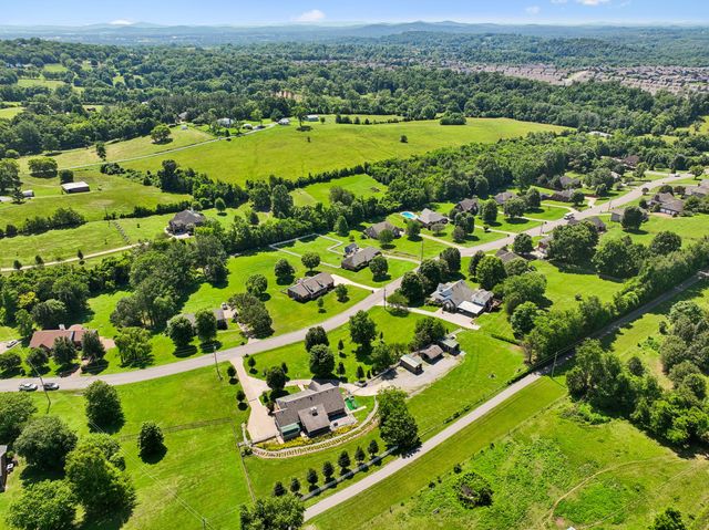 433 Bonnie Valley Dr, Lebanon, TN 37087