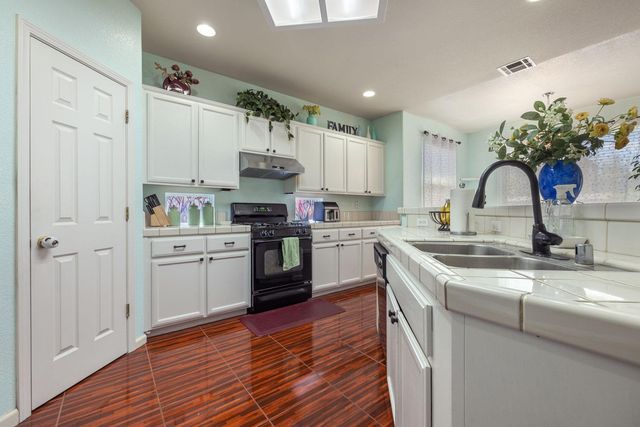 5831 Alton Ct, Riverbank, CA 95367