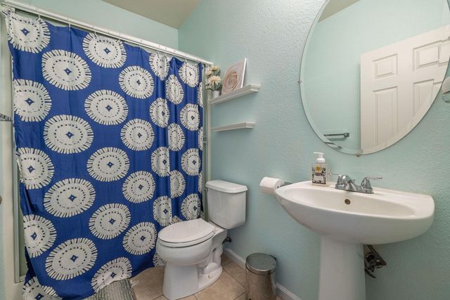 5831 Alton Ct, Riverbank, CA 95367