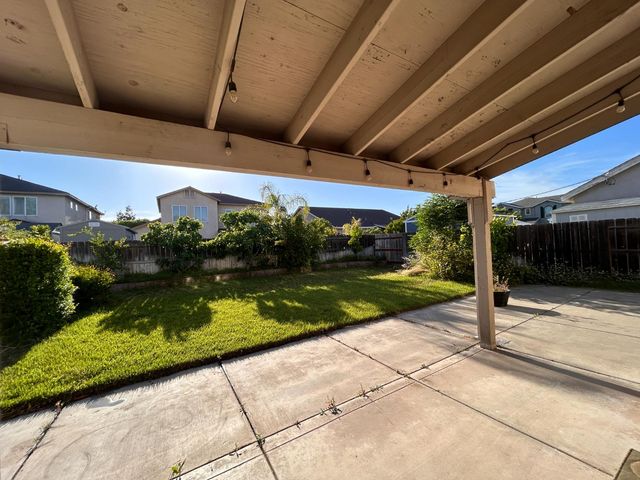 5831 Alton Ct, Riverbank, CA 95367