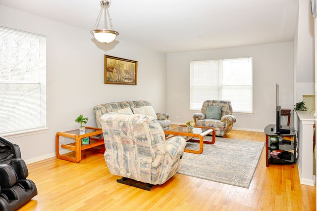 219 Riverfront Drive, Mount Prospect, IL 60056