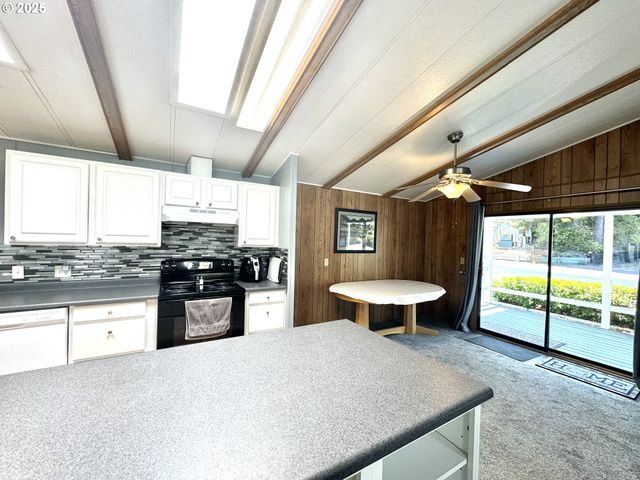 1601 RHODODENDRON Dr 676, Florence, OR 97439