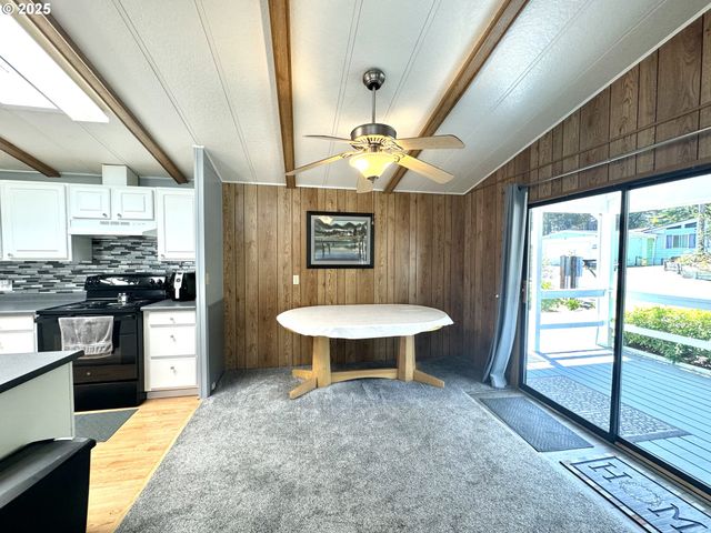 1601 RHODODENDRON Dr 676, Florence, OR 97439