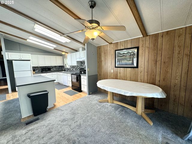 1601 RHODODENDRON Dr 676, Florence, OR 97439