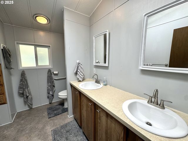 1601 RHODODENDRON Dr 676, Florence, OR 97439