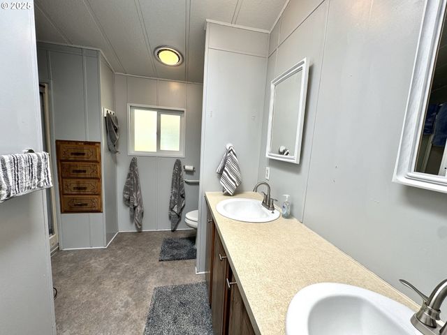 1601 RHODODENDRON Dr 676, Florence, OR 97439