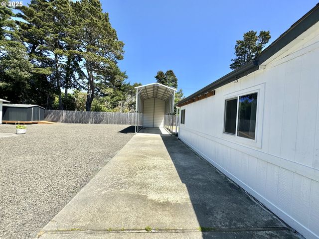 1601 RHODODENDRON Dr 676, Florence, OR 97439