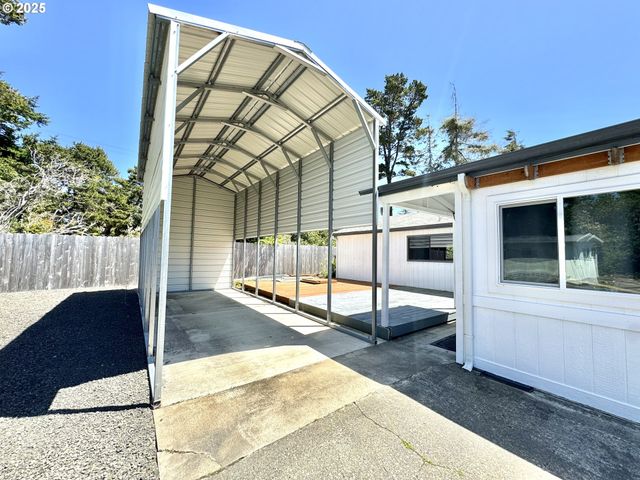 1601 RHODODENDRON Dr 676, Florence, OR 97439