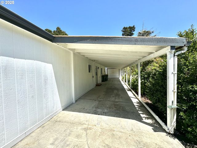 1601 RHODODENDRON Dr 676, Florence, OR 97439