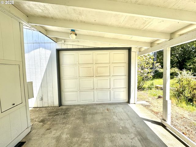 1601 RHODODENDRON Dr 676, Florence, OR 97439