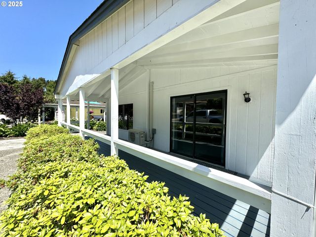 1601 RHODODENDRON Dr 676, Florence, OR 97439