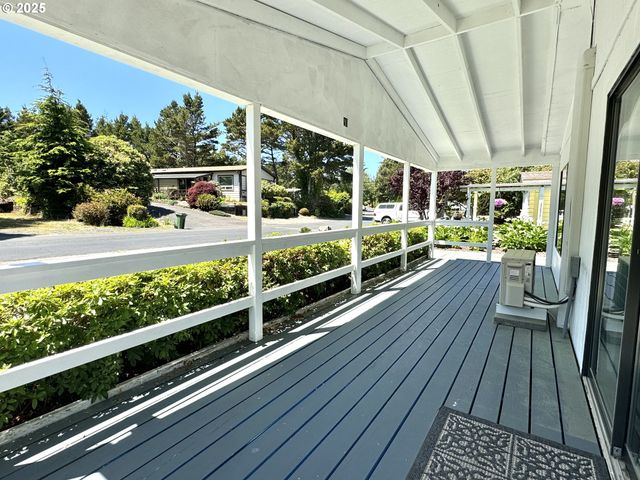 1601 RHODODENDRON Dr 676, Florence, OR 97439